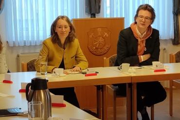 Auf dem Bild zu sehen: Eva Lettenbauer und Leon Eckert. 