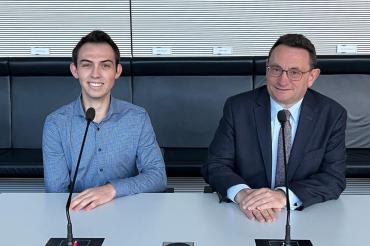 Noah Berber (rechts) aus Wemding nahm an der 19. Jugendpolitischen Praxiswoche teil. Fünf Tage begleitete er Bundestagsabgeordneten Ulrich Lange durch den Berliner Politikbetrieb.