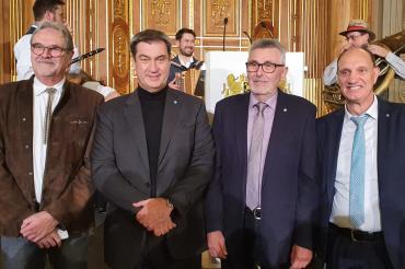 Im Bild zu Sehn: (v.l.n.r. Peter Oesterer, Ministerpräsident Markus Söder, Friedrich Ackermann, Franz Fischer)