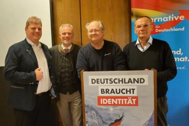 Im Bild zu sehen ist Dr. Rainer Kraft (MdB) / Ulrich Singer (MdL) und Landtagskandidat / Michael Walter Bezirkstagskandidat und Reinhard Kistner Wahlleiter.