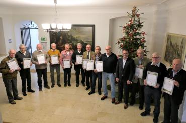 Die Mitglieder der BI und der Bürgermeister Jürgen Sorre bei der Danksagung.