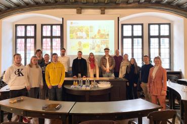 Die Studierenden der Hochschule Nürtingen-Geislingen mit Philipp Wettemann, Stadtplaner Stadt Nördlingen, Barbara Wunder, Konversionsmanagerin Landkreis Donau-Ries, Oberbürgermeister David Wittner und Dozentin Dr. Sabine Müller-Herbers, Lehrbeauftragte für Planungstheorie und Ethik.