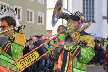 Die Alm Gugga aus Mönchsdeggingen verzaubern mit ihrer Musik die Faschingsumzüge der Region.