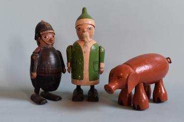 Holzfiguren.