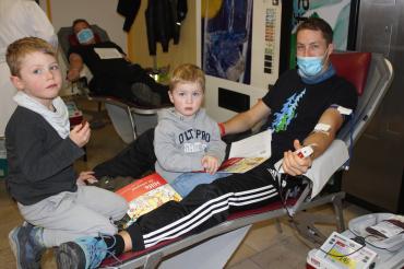 Thomas Lindner aus Wemding mit seinen Kindern.