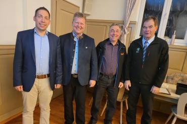 Steuerberater Benedikt Seitz, Vorstand Karl-Heinz Fackler, Stellv. Vorstand Lorenz Hofer und Referent Ulrich Hins.