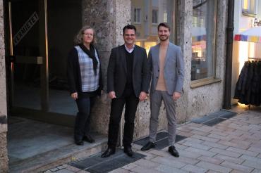 Im Bild von links Stadtjugendpflegerin Daniela Benkert, Oberbürgermeister Jürgen Sorré, Jugendreferent Markus Reichensberger