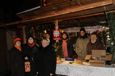 von links: Ulla Seefried, 1. Vorsitzende Christine Hasmüller, Gudrun Brendel sowie im Stand Karlheinz und Christine Jung sowie Josef und Carola Strauß.