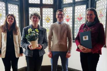 im Bild zu sehen sind Oberbürger David Wittner und Hauptamtsleiterin Michaela Kleebauer, Rosmarie Lauda und Christine Hornung 