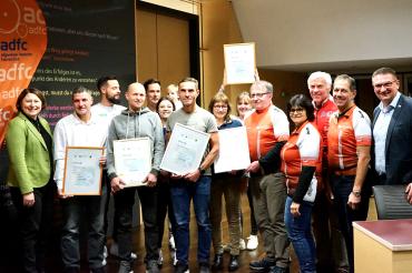 Im Bild sind die Gewinner des Stadtradeln 2022 zu sehen