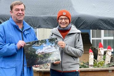 PWG Freie Wähler e.V. spenden Foto-Kalender der Diakonie in Harburg