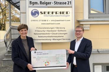 auf dem Bild sind Astrid Grotz und Florian Seefried zu sehen