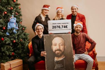 Im Bild ist die Spendenübergabe der Rieser.Heimat.Charakter. zu sehen