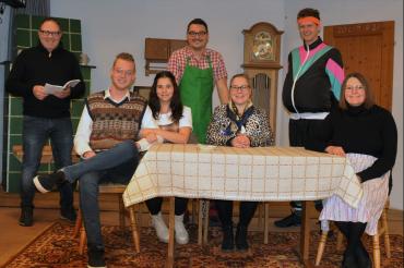 Das Bild zeigt von rechts Marion Dopfer, Johannes Hofmeier, Vanessa Miller, Achmet Beger-Ongan, Cora Käfer, Matthias Schödl und Martin List.