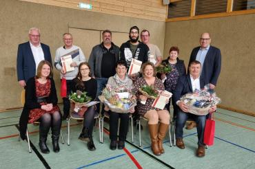 Geehrt wurden für 25 Jahre: Bernt Aleksandr, Stimpfle Anton, Schmalz Viktor, Vonroth Katinka, für 10 Jahre: Bosch Oskar, Köhnlein Silvia, Sprößer Lisa, Münzhuber-Bühler Gudrun, Konrad Johann, Di Bono Antonio, Meyer Karten, Schmidt Rainer, Link Florian