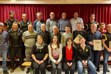 von links sitzend: Bianca Schön, Corinna Loi, Angelika Gröninger, Michaela Schön   von links stehend: Heinz Angermeyer, Jochem Spielberger, Heiko Sonnenleitner, Bernd Spielberger, Markus Winter, Ernst Sonnenleitner, Peter Straß, Johann Angermeyer, Roland Strauß, Jürgen Angermeyer, Timo Gröninger, Wolfgang Schreitmüller. Michael Moll, Markus Heiß, Alexander Funk, Markus Schmidt, Michael Burgetsmeier