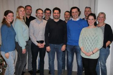 von links: Rike Gassmann, Maxi Katharina Höhn (DE-Beiratsvorsitzende), Ulrich Klieber (DE-Vorsitzender), Christian Schneid, Oliver Böckh, Gerhard Munk (DE-Vorsitzender), Michael Eßmann, Xaver Neureiter, Marcus Prügel, Laura Llorada, Ingeborg Rödel-Klieber  