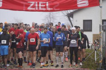 Die motivierten Läufer vor dem Start des Dreikönigslauf in Mauren.