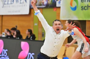 Im Bild ist der Angels-Coach Tony Imreh zu sehen.