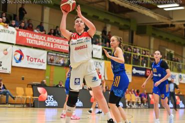 Auch die 12 Punkte einer starken Lea Favre (hier aus dem gewonnenen Hinspiel in Nördlingen) konnten die Niederlage gegen ALBA Berlin nach einem sehr intensiven und begeisternden Spiel nicht verhindern.