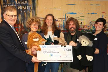 Spendenübergabe der vr Banken an die Kinder Psychatrieklinik