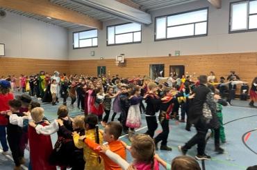 Grundschulfasching an der Leonhart-Fuchs-Mittelschule 