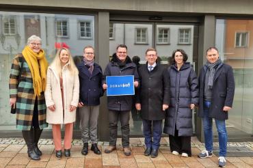 Betrieben wird das Coworking-Space von der KultWork GmbH aus Nördlingen.  Das Bild zeigt die Geschäftsführerin Theresa Ulbricht (2. v. r.) unter anderem mit Landrat Stefan Rößle (3. v. r.) und Oberbürgermeister Jürgen Sorrè (mitte). 