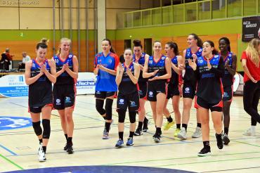 Die Eigner Angels jubeln gemeinsam nach einem gewonnenen Spiel.