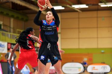 Im Hinspiel in Nördlingen war Anissa Pounds noch mit 21 Punkten, davon 5 Dreiern, Topscorerin gegen Herne. Im Rückspiel gestern erzielte sie wieder die meisten Nördlinger Punkte, konnte die überraschend hohe 48:66-Niederlage aber nicht verhindern. Im Hinspiel in Nördlingen war Anissa Pounds noch mit 21 Punkten, davon 5 Dreiern, Topscorerin gegen Herne. Im Rückspiel gestern erzielte sie wieder die meisten Nördlinger Punkte, konnte die überraschend hohe 48:66-Niederlage aber nicht verhindern. Im Hinspiel in N