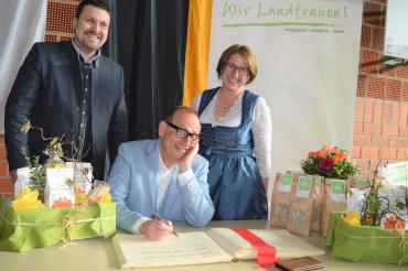 Das Bild zeigt Eindrücke vom Donau-Rieser Landfrauentag 2023