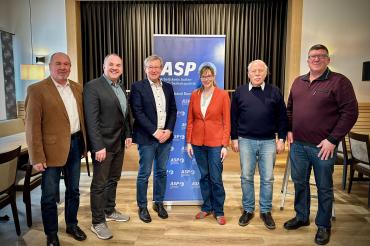 Erich Reichenmeier, Karl Scherlin, Peter Schiele, Maximiliane Böckh, Dr. Wolfgang Roschach und Alfred Fischer bei der Hauptversammlung der ASP.
