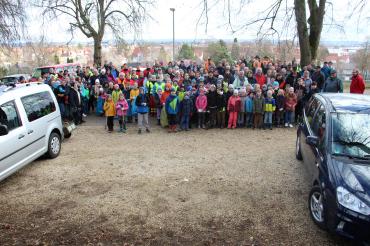 Die freiwilligen Helfer aus über 15 Vereinen und Gruppierungen (Fischergilde Esarom, Schützengesellschaft Tell, Modelleisenbahnclub Nördlingen e. V., DLRG Nördlingen, RSSC Nördlingen, 1. Schwimmverein Nördlingen, VCP, Pfadfinder Nördlingen, Interkulturelles Frauencafe, Fischereiverein Nördlingen, ESV Nördlingen, Evangelische Gemeindejugend, Verschönerungsverein, Bündnis 90/Die Grünen, Grüne-Frauenliste, PWG Ortsgruppe Nördlingen, Bund Naturschutz, Ortsgruppe Nördlingen, Grundschule Mitte, Theodor-Heuss-Gymn