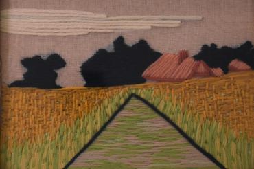 Im Käthe-Kruse Museum sind jetzt seltene Stickbilder ausgestellt.