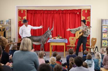 Mit der Aufführung "Tischlein deck dich", starteten die 19. Donauwörther Kinder-Kulturtage sehr erfolgreich.