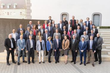 Das Bild zeigt das Kreistagsgremium Donau-Ries