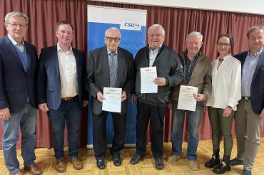 Peter Schiele, Franz Ost, Anton Scheller, Dietmar Lammel, Josef Förg, Kathrin Dorfmüller und Wolfgang Fackler bei der Jahreshauptversammlung.