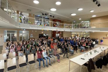 Bild der Pressekonferenz in der Aula