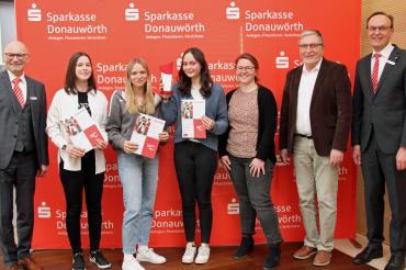 Das Siegerteam „Friendziis“ der Realschule St. Ursula mit Sophia Lechner, Johanna Reiner und Angelina Novak.