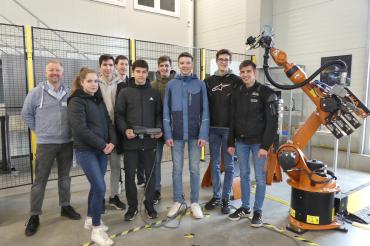 Schüler:innen aus dem Donau-Ries informieren sich über Arbeits- und Studienalltag im TCW Nördlingen und am Hochschulzentrum Donau-Ries Foto