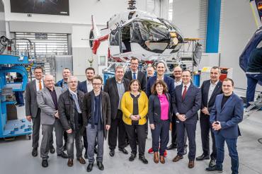Die SPD-Bundestagsabgeordneten waren von ihrem Besuch bei Airbus Helicopters sehr begeistert.