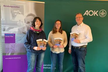 Die Organisatoren der Veranstaltungsreihe "Angehörige pflegen und gesund bleiben", Helga-Geiger, Julia Lux und Michael Meyer.