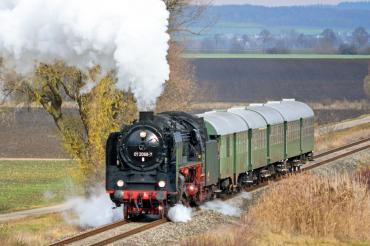 Dampfzug des Bayerischen Eisenbahnmuseums aus Nördlingen 