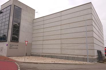 Ab dem 13. April 2023 stehen im Parkhaus am Bahnhof 48 zusätzliche Parkplätze zur Verfügung. 