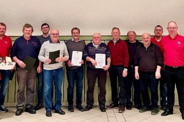 Auf dem Foto zu sehen sind die MCK Mitglieder, die geehrt worden sind. Micha Dollinger, der als Schriftführer aufgehört hat, sowie die drei Vorsitzenden Martin Fürst, Florian Joachim und Christian. 