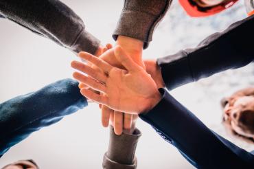 Starke Teams mit starken Ideen gesucht: Betriebsräte im Kreis Donau-Ries, die Projekte für gute Arbeitsbedingungen und für ein prima Klima im Betrieb auf die Beine stellen, sollen beim Wettbewerb zum „Deutschen Betriebsräte-Preis“ mitmachen, so die IG BAU.