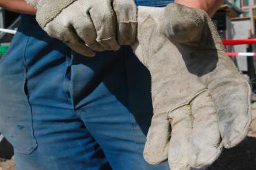 Handschuh auf dem Bau IG Bau 