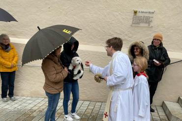 Haustiersegnung auf dem Salvatorplatz.