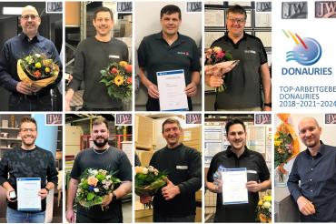 Die stolzen Mitarbeiter bei der Ehrung.