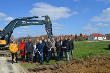 Das Bild zeigt den Spatenstich an der DON 9 von Balgheim nach Hohenaltheim