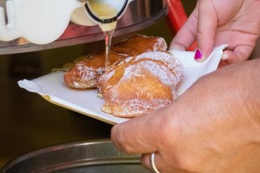 Frischgeschleudeter Honig am Aktionswochenende "Bienen und Imkerei".